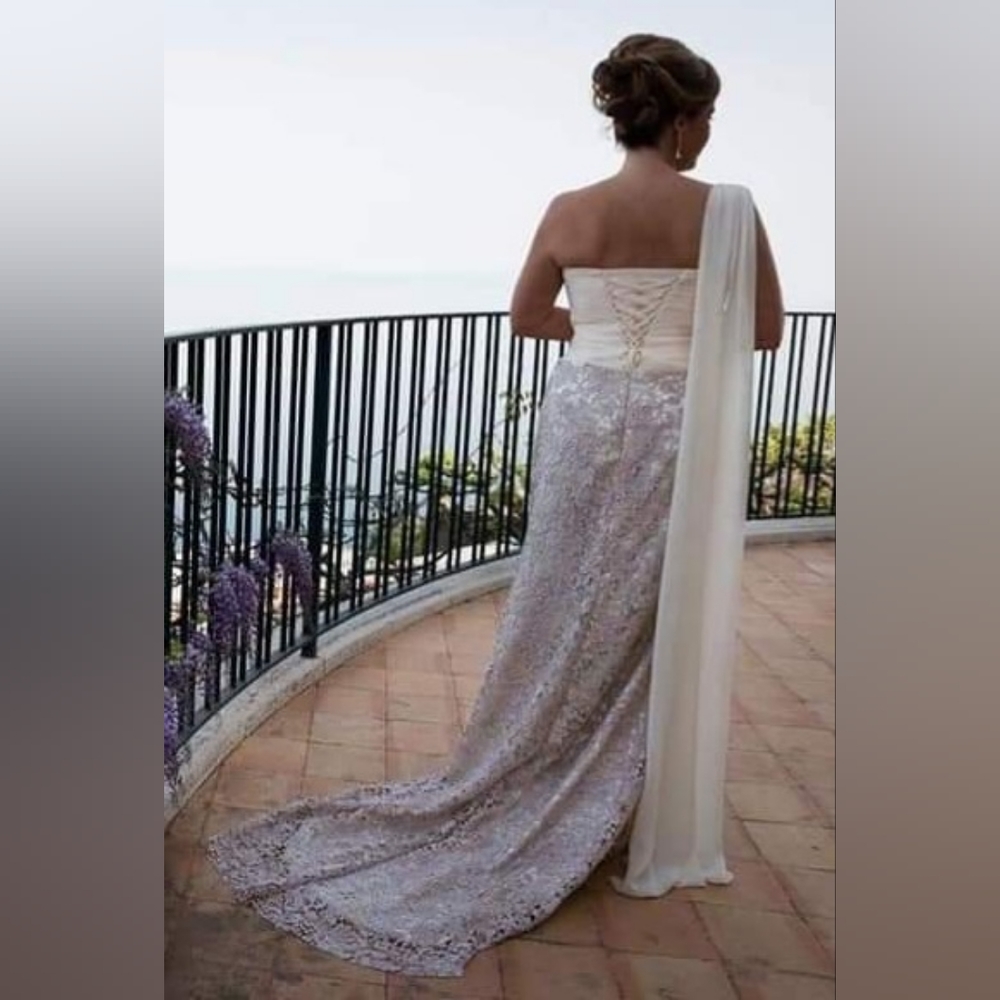 Women's Wedding Dress - Picture 14 of 16